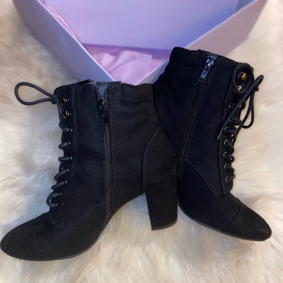 Shoes/Booties - Picture 6 of 9